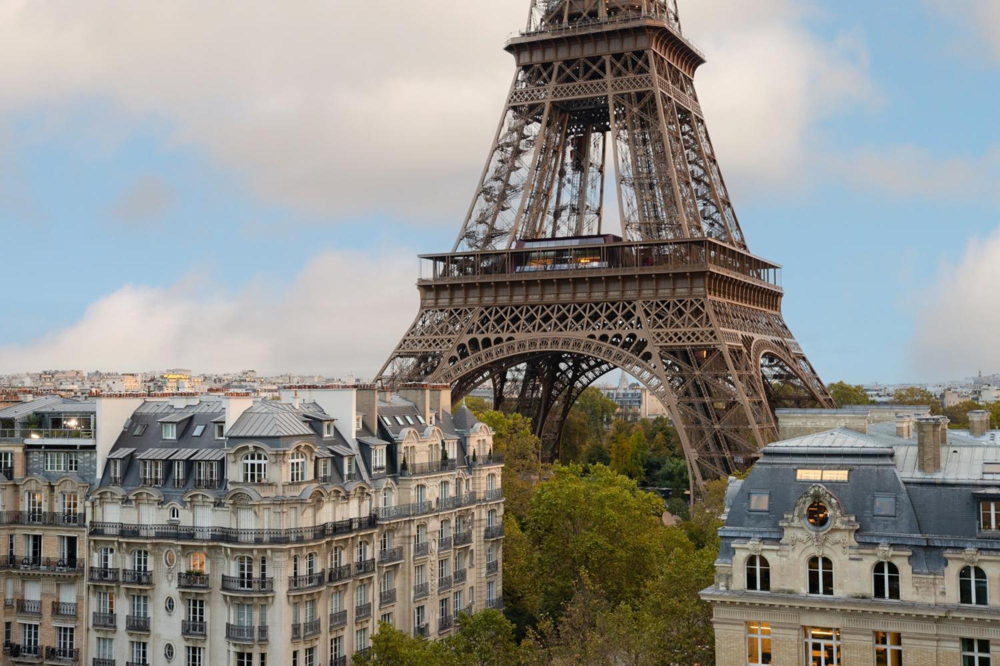 Pullman Paris Tour Eiffel Hotel Exterior photo