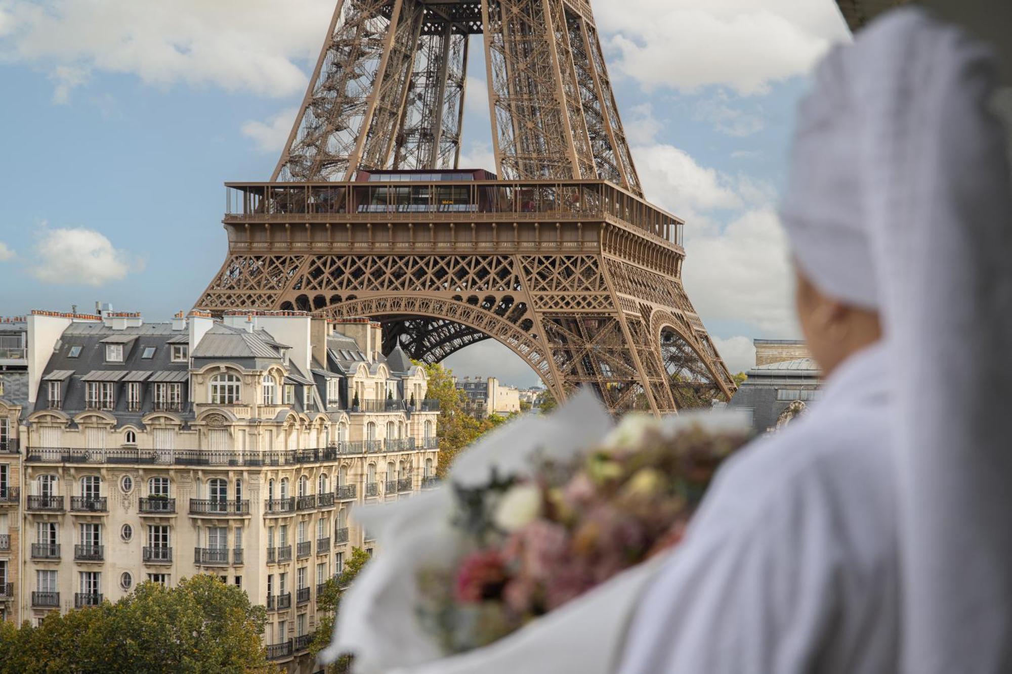 Pullman Paris Tour Eiffel Hotel Exterior photo