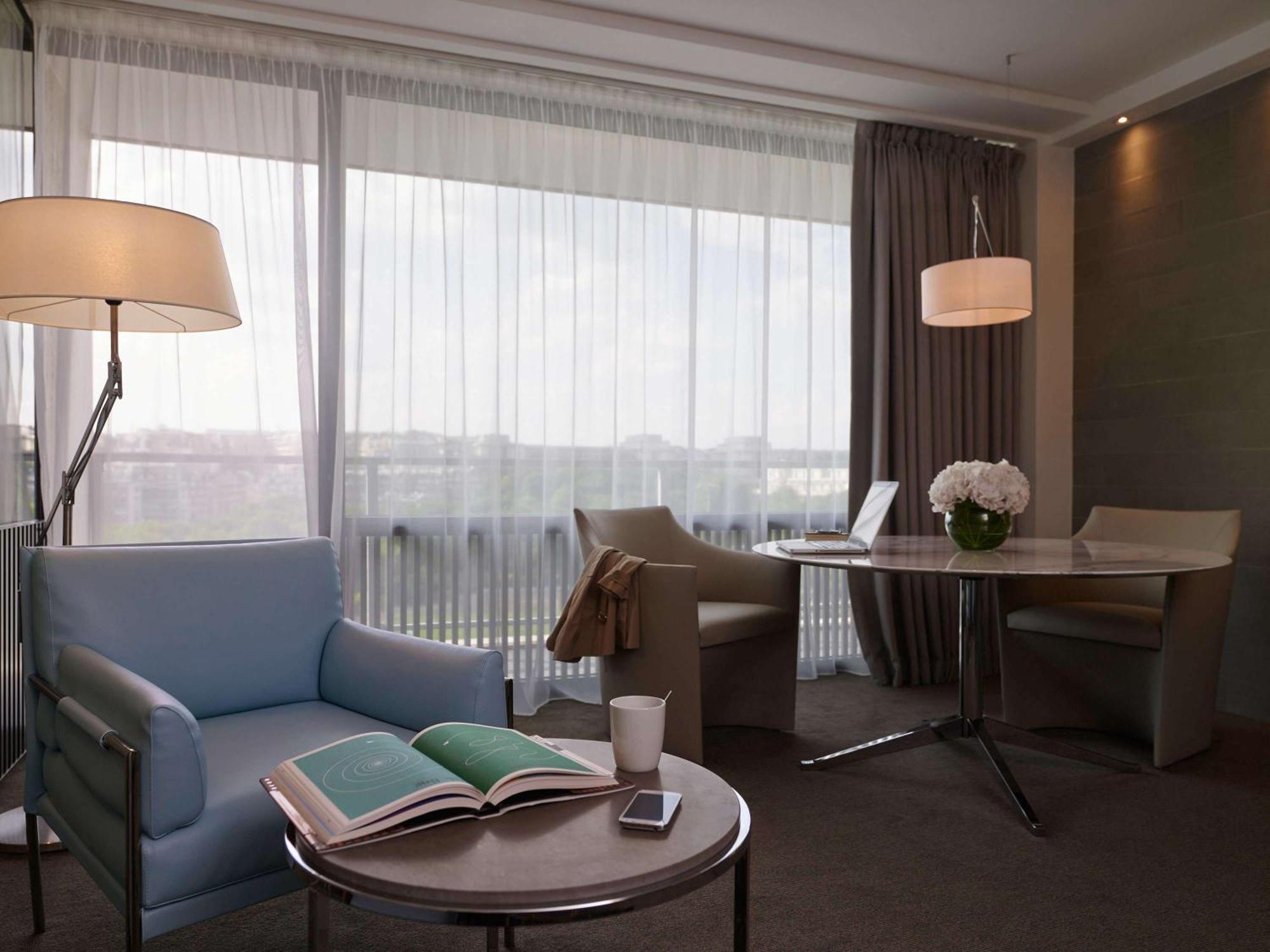Pullman Paris Tour Eiffel Hotel Exterior photo