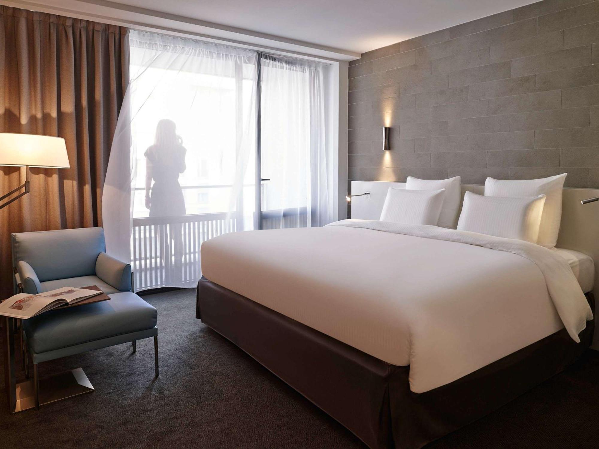 Pullman Paris Tour Eiffel Hotel Exterior photo