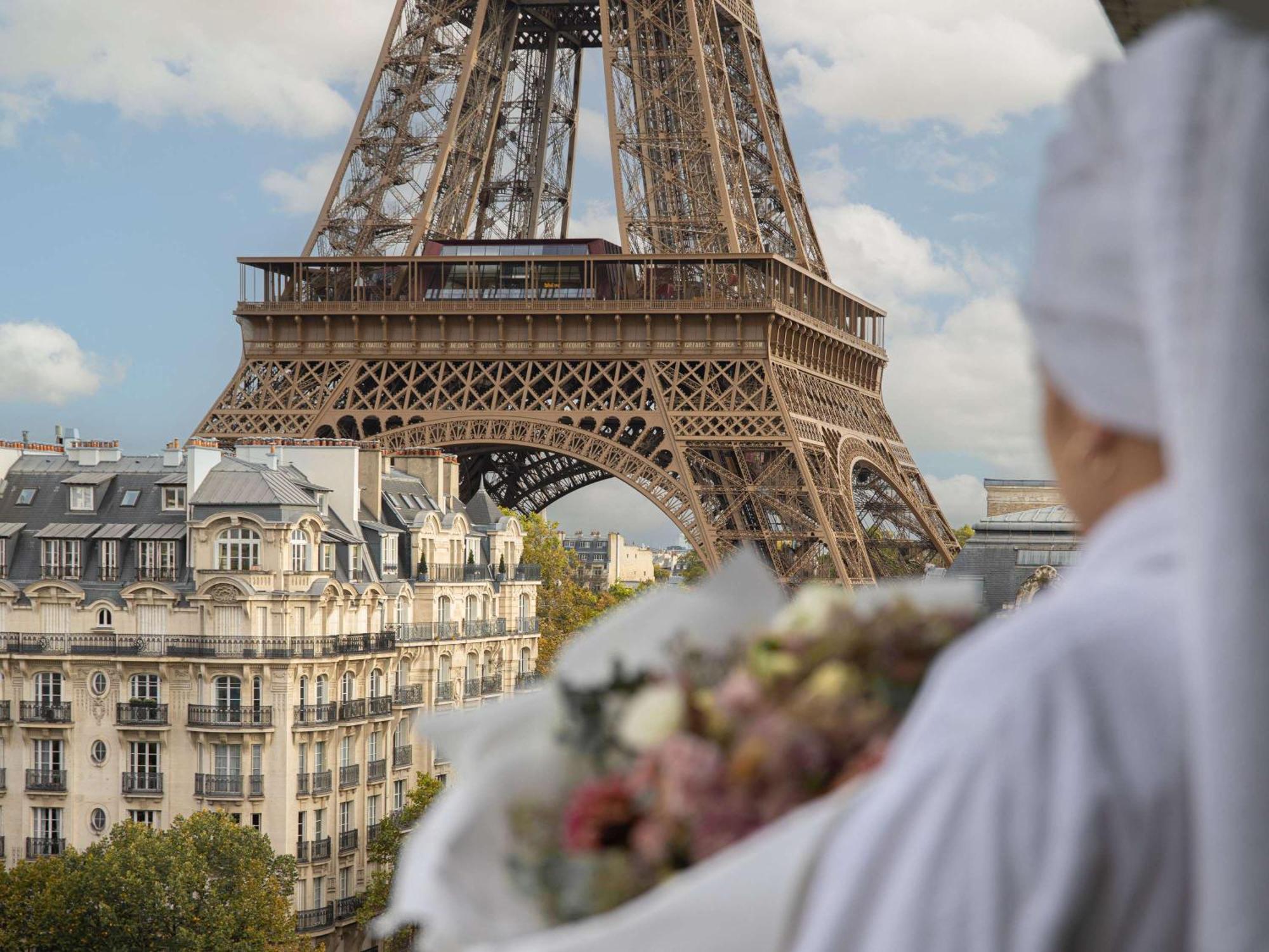Pullman Paris Tour Eiffel Hotel Exterior photo