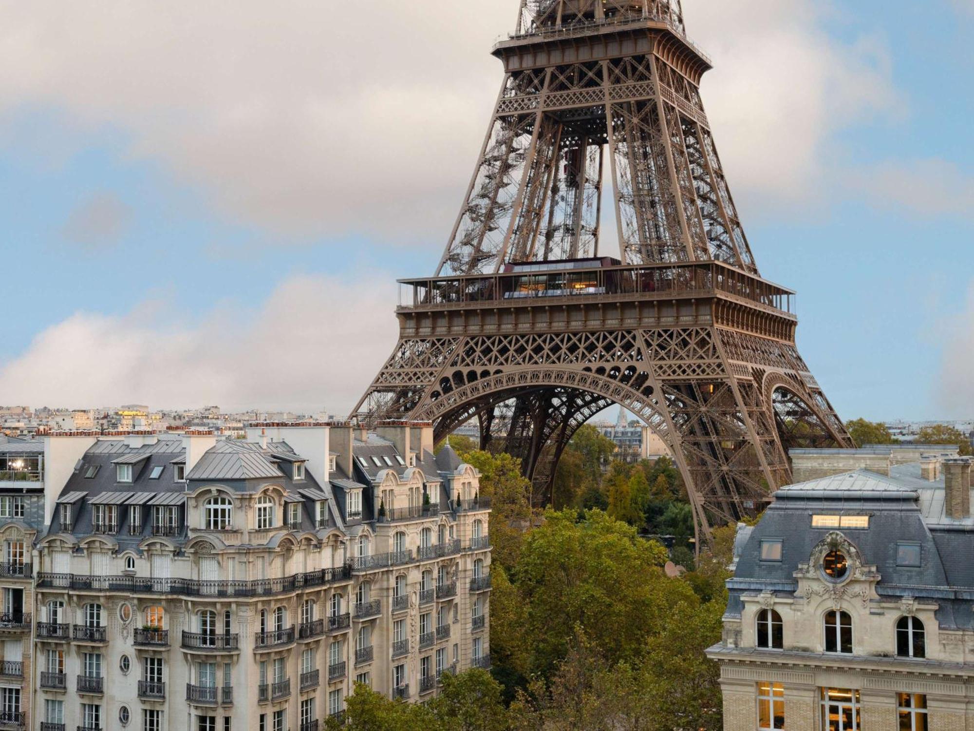 Pullman Paris Tour Eiffel Hotel Exterior photo